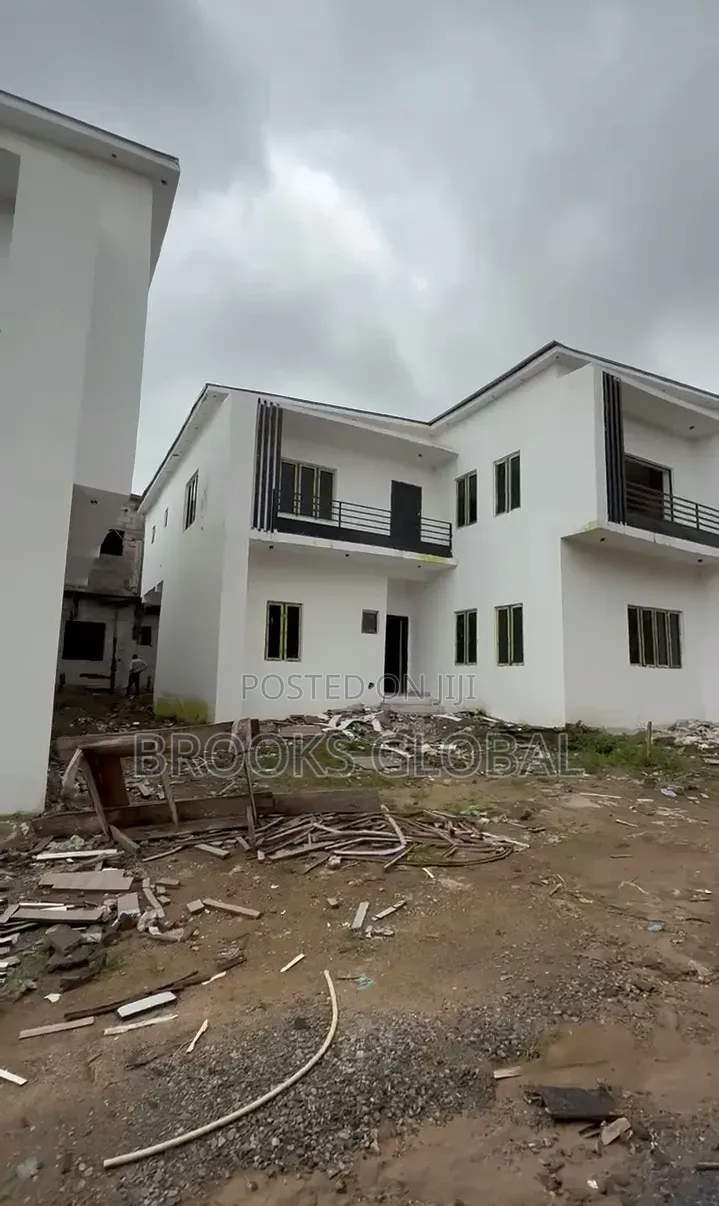 4bdrm Duplex in Apo Resettlement for sale in Apo Resettlement
