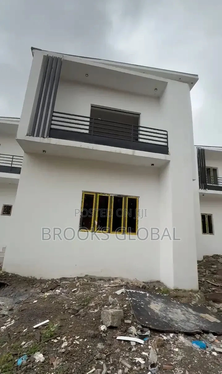 4bdrm Duplex in Apo Resettlement for sale in Apo Resettlement