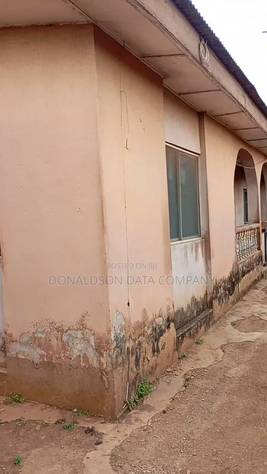 3bdrm Bungalow in Agbado for sale in Agbado