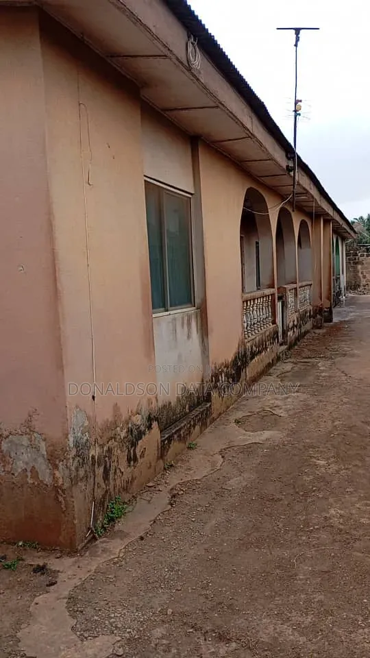 3bdrm Bungalow in Agbado for sale in Agbado