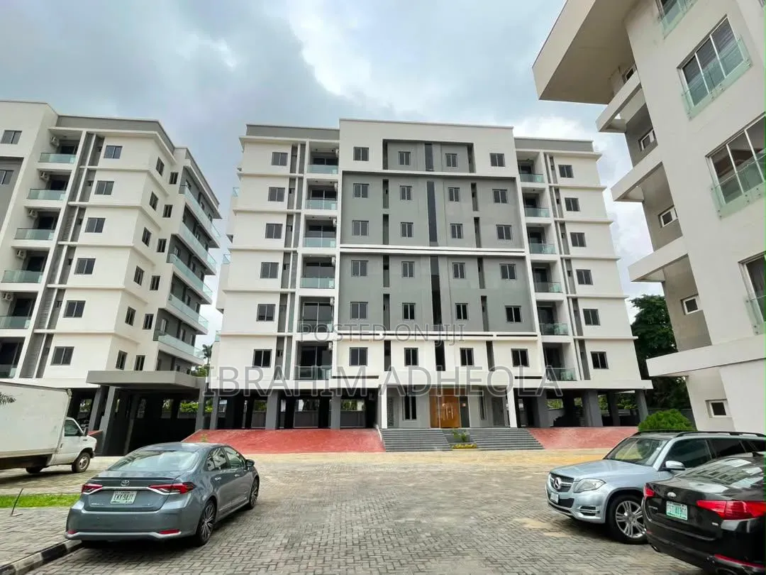 3bdrm Apartment in Ikeja Gra for rent in Ikeja GRA