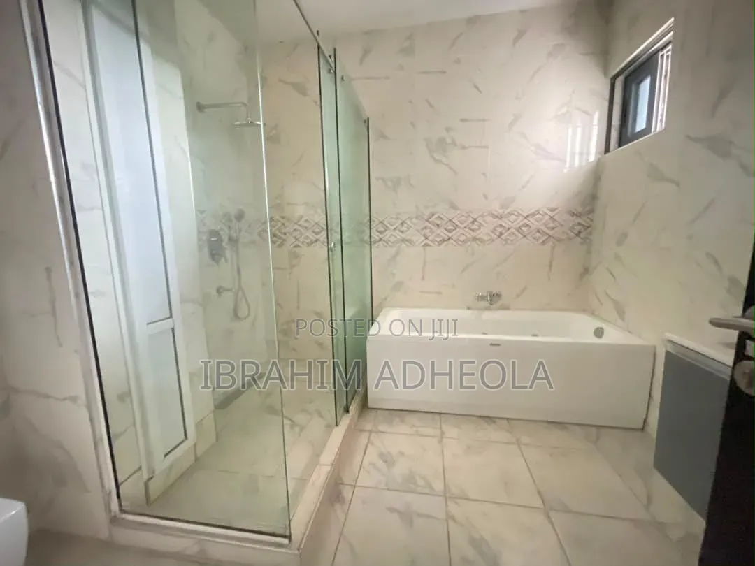 3bdrm Apartment in Ikeja Gra for rent in Ikeja GRA