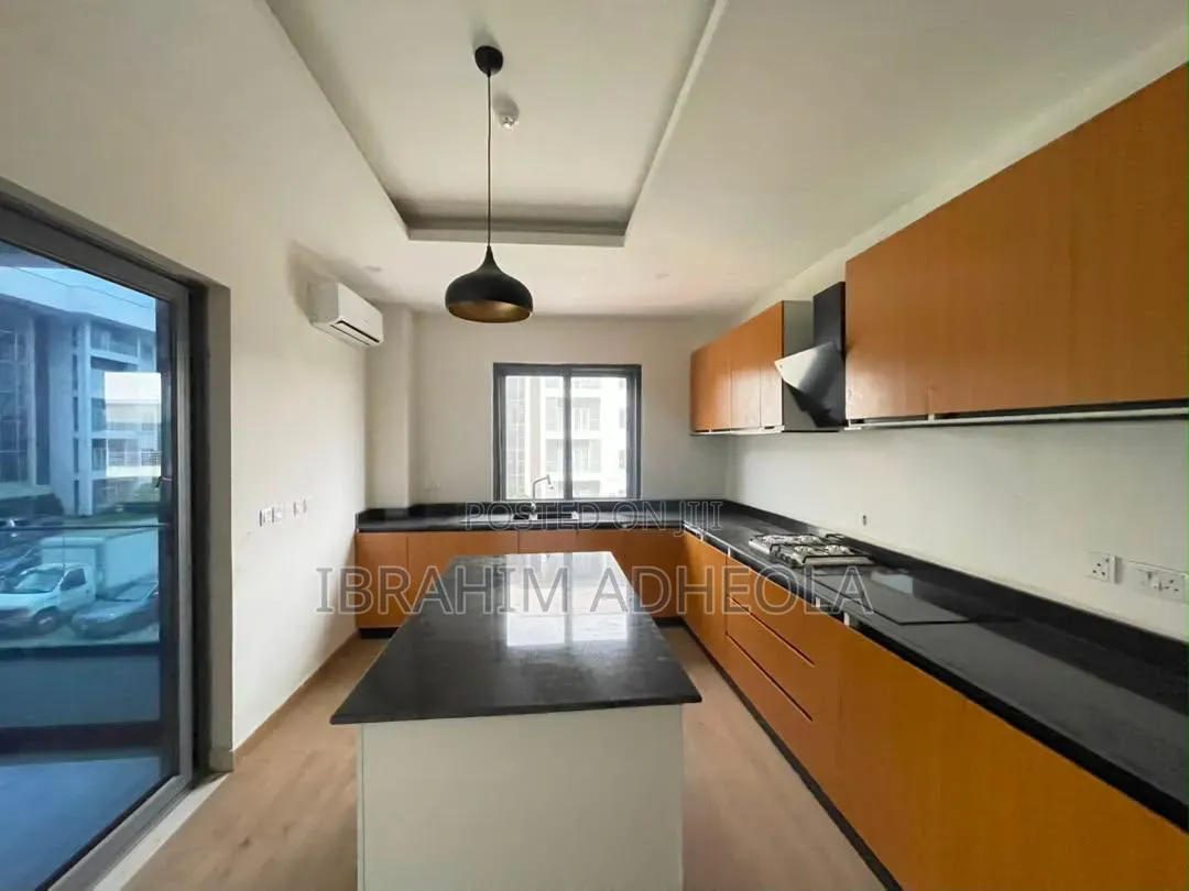 3bdrm Apartment in Ikeja Gra for rent in Ikeja GRA