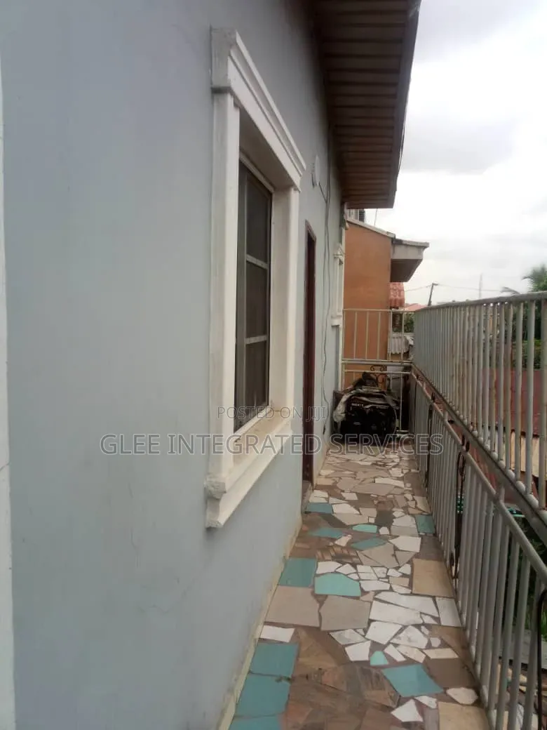 3bdrm Block of Flats in Olufemi Street, Ogunlana for sale in Ogunlana