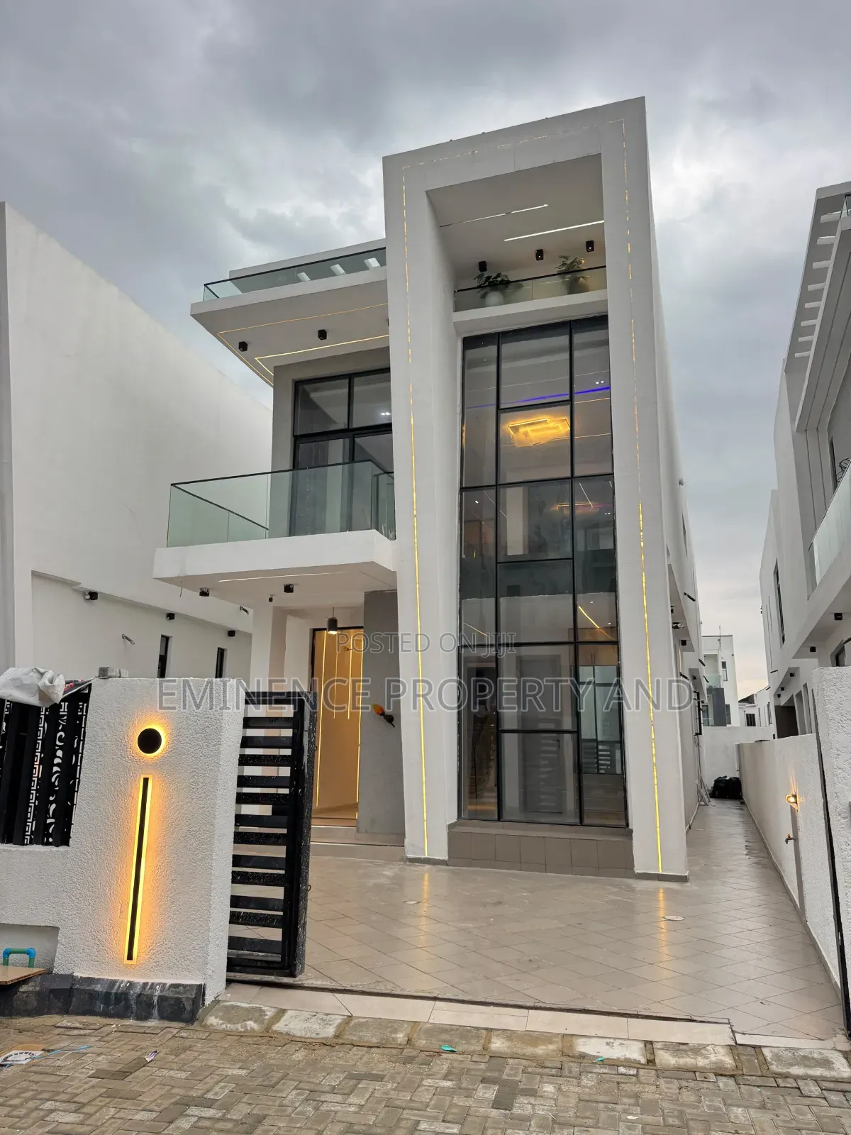 5bdrm Duplex in Lekki Phase 2 for sale in Lekki Phase 2