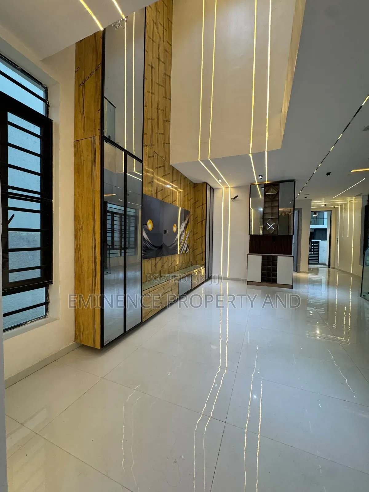 5bdrm Duplex in Lekki Phase 2 for sale in Lekki Phase 2