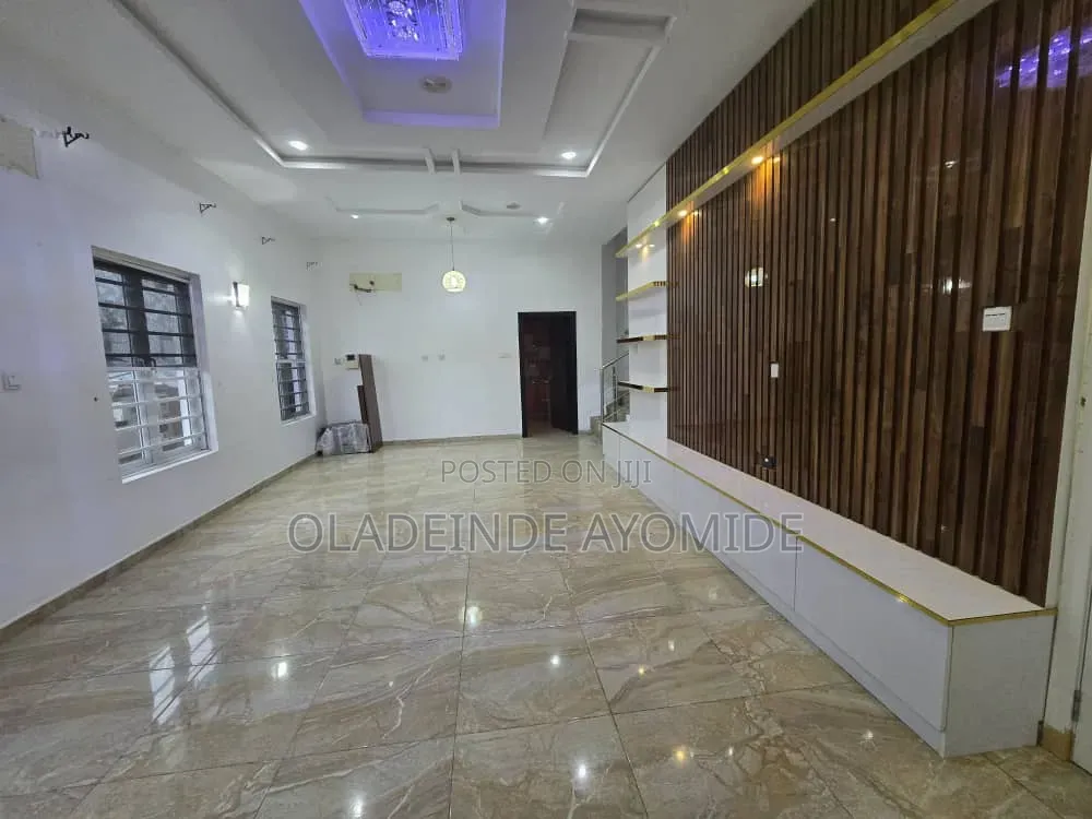 5bdrm Duplex in Agungi for rent in Agungi