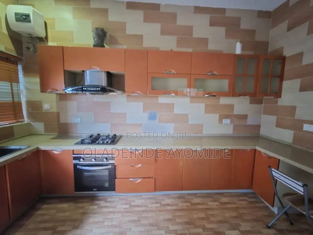 5bdrm Duplex in Agungi for rent in Agungi