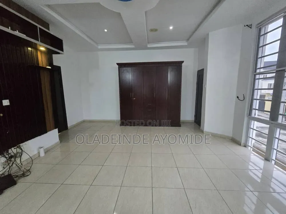 5bdrm Duplex in Agungi for rent in Agungi