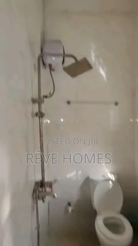 2bdrm Block of Flats in Adekunle for rent in Adekunle
