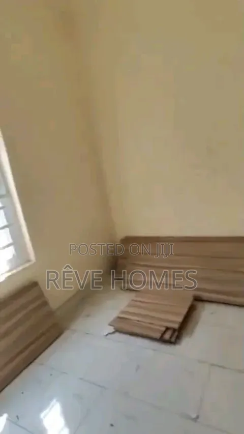 2bdrm Block of Flats in Adekunle for rent in Adekunle