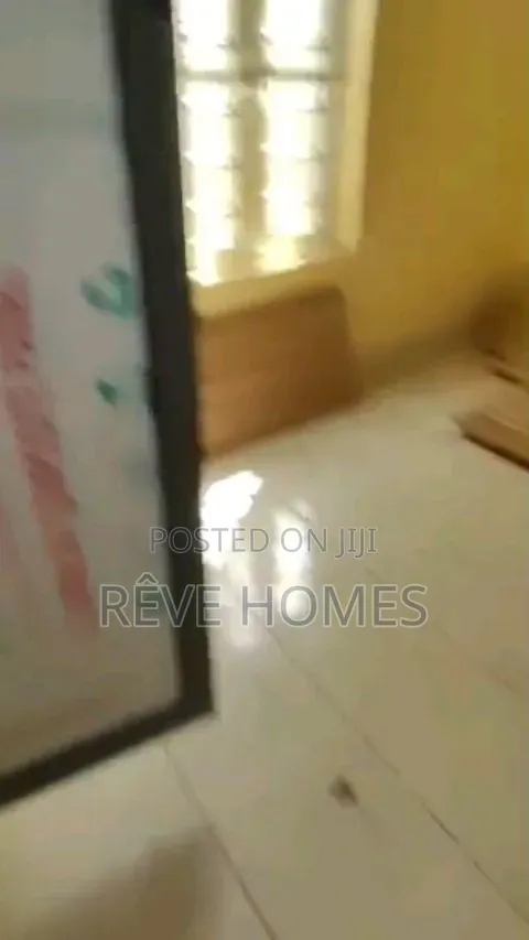 2bdrm Block of Flats in Adekunle for rent in Adekunle