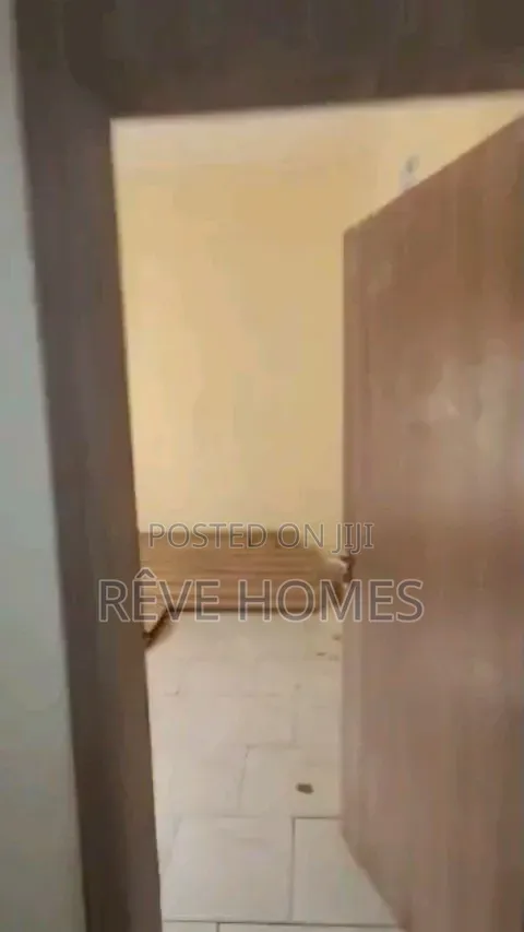 2bdrm Block of Flats in Adekunle for rent in Adekunle