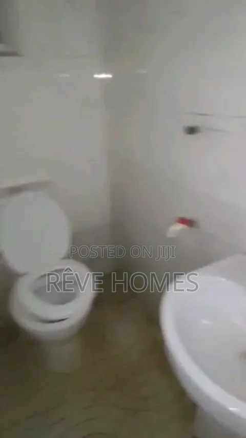 2bdrm Block of Flats in Adekunle for rent in Adekunle