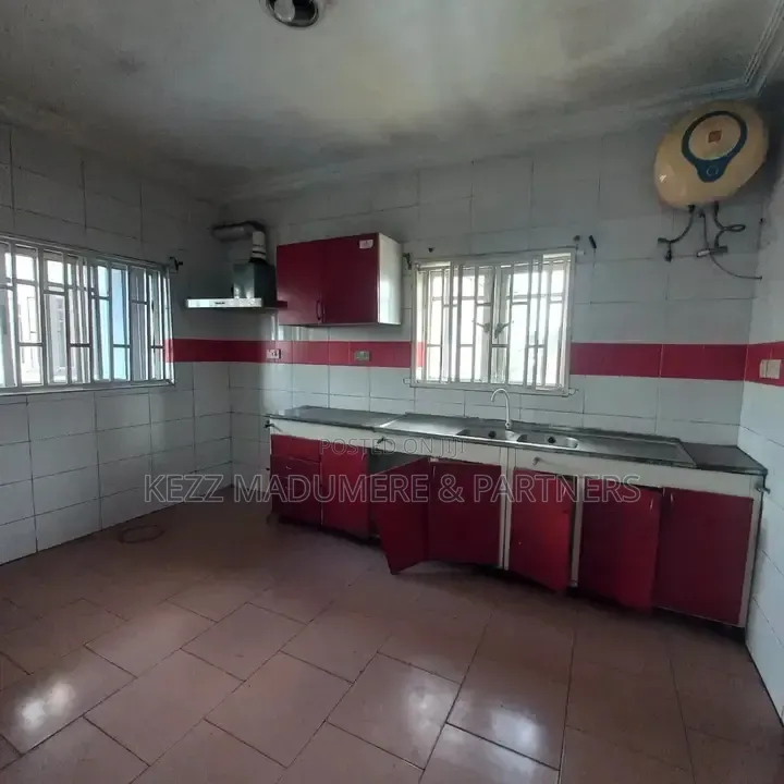8bdrm Block of Flats in Rumuomasi Port for sale in Rumuomasi