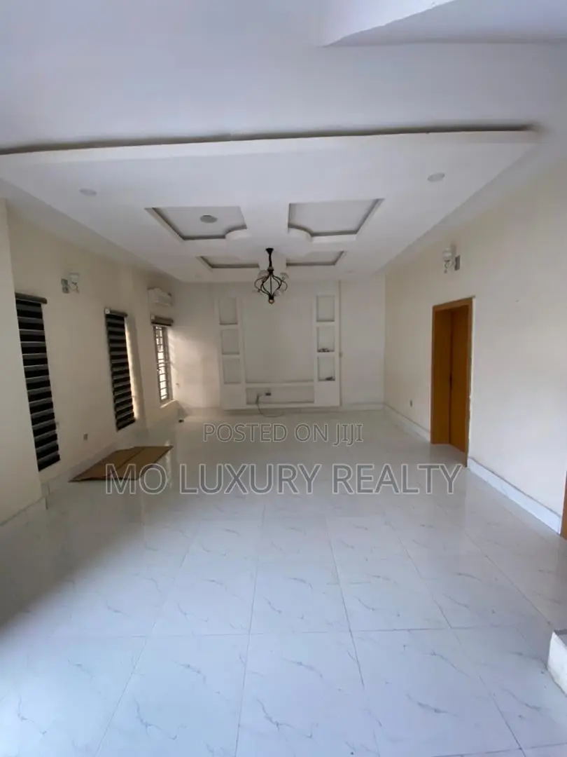 4bdrm Duplex in Ikota for rent in Ikota