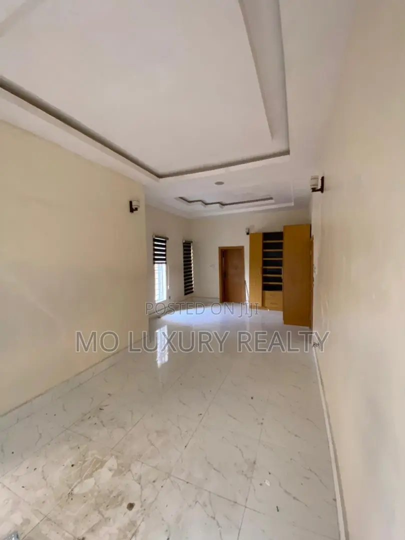 4bdrm Duplex in Ikota for rent in Ikota