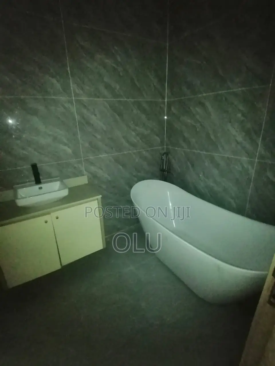 5bdrm Duplex in Off Admiralty, Lekki Phase 1 for sale in Lekki Phase 1