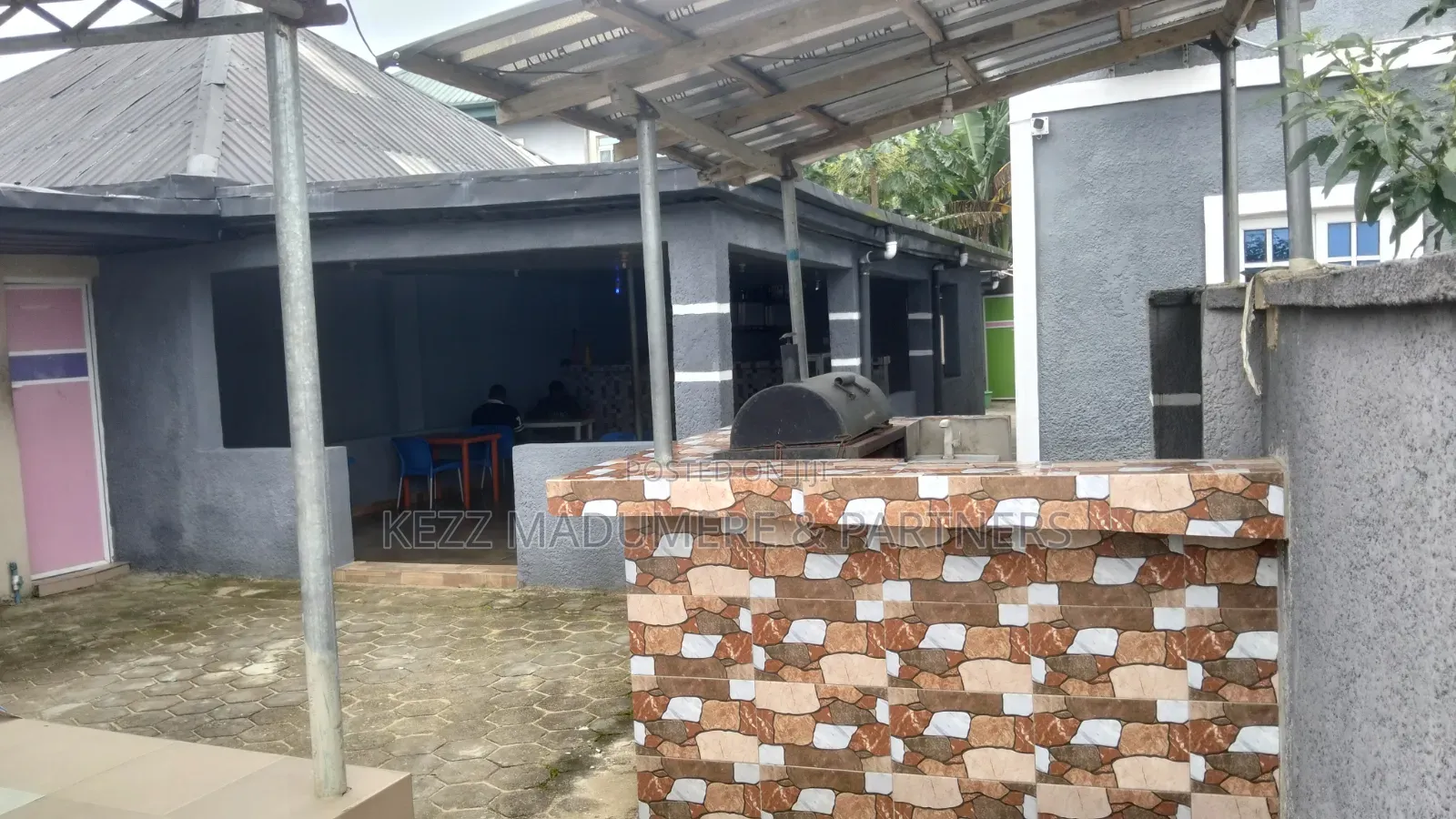 For Sale : 20 Rooms Hotel at Rumualogu, Ph in Obio-Akpor