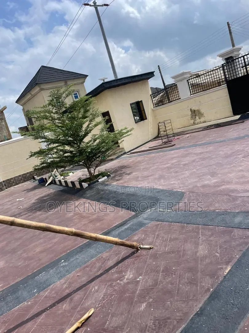 4bdrm Duplex in Adeoyo, Rind Road for sale in Rind Road