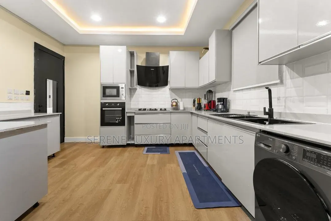 Luxurious 3bedroom Apartment With Home Cinema Pool Gym Ps5 in Lekki Phase 1