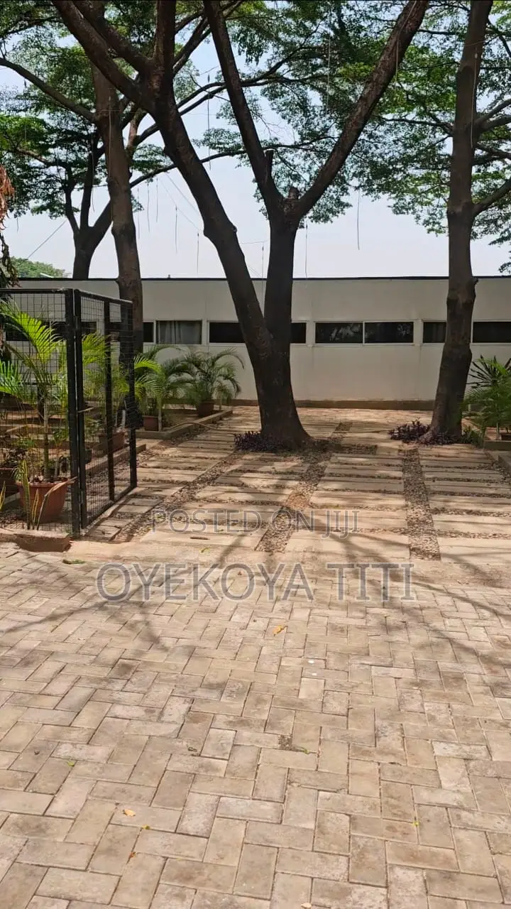 Private Pod in Zone 1 / Wuse