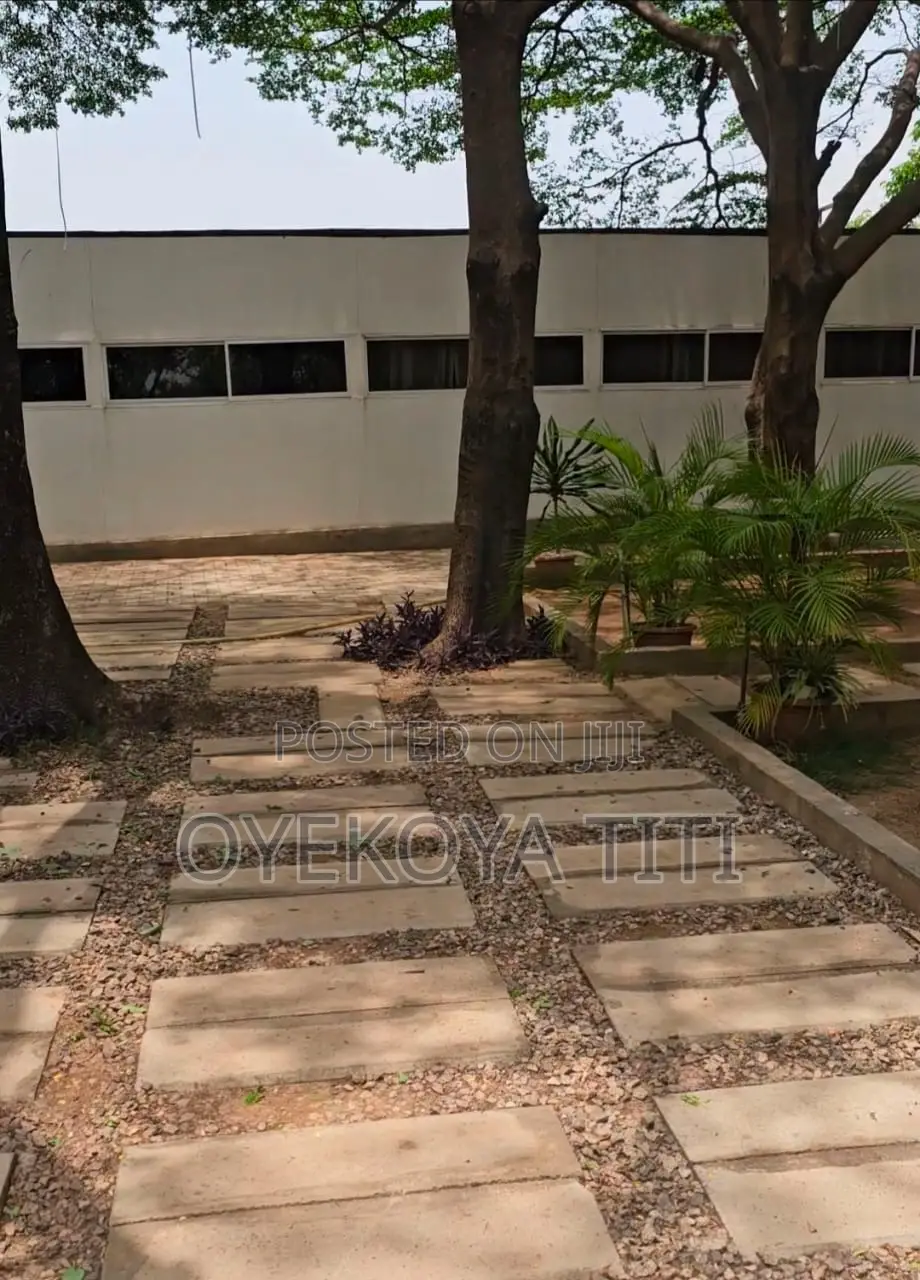 Private Pod in Zone 1 / Wuse