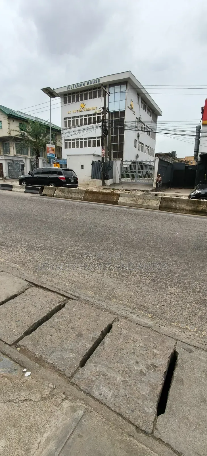 Office Building for Rent in Opebi
