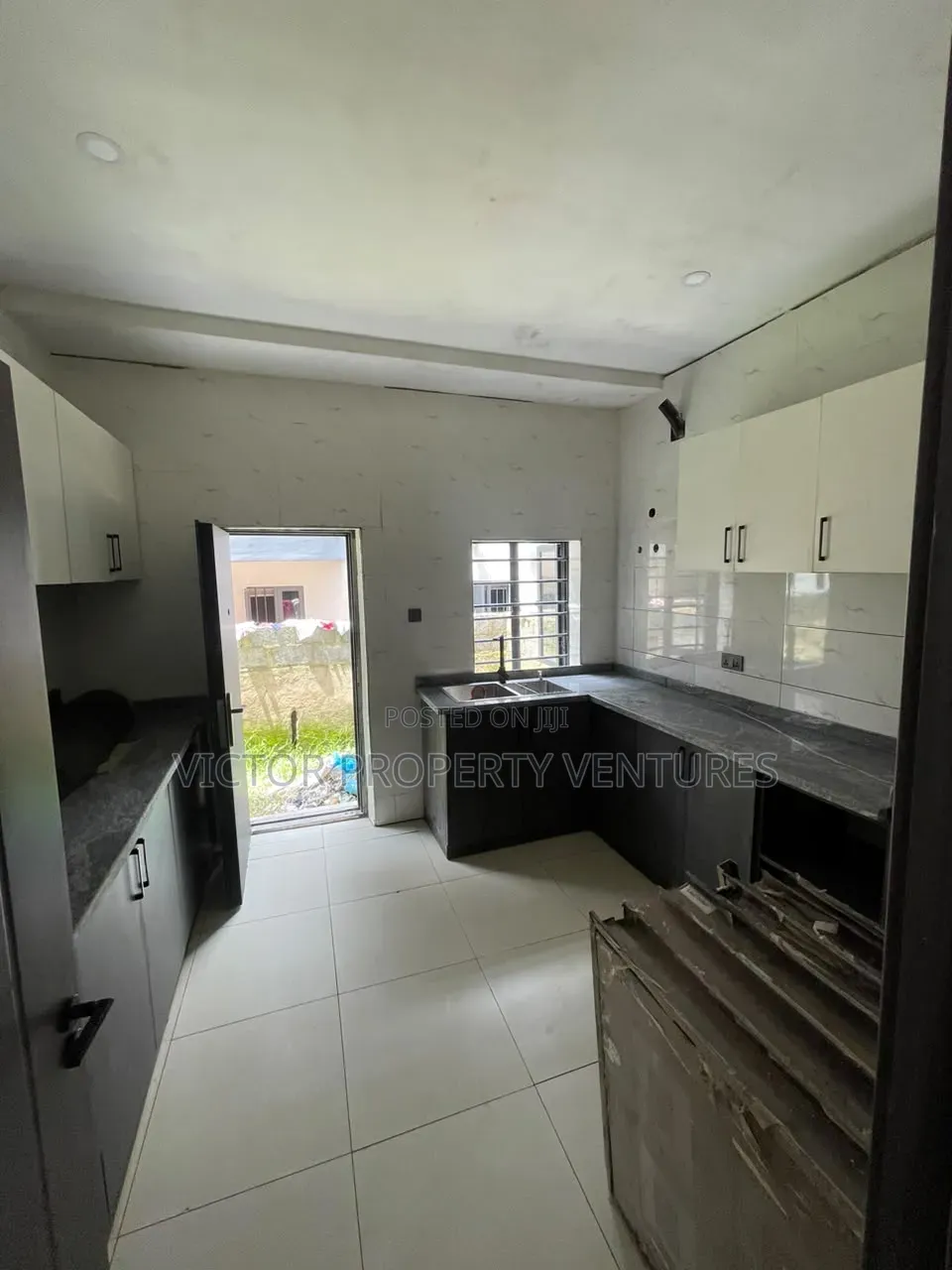 3bdrm Townhouse/Terrace in Dawaki for sale in Dawaki