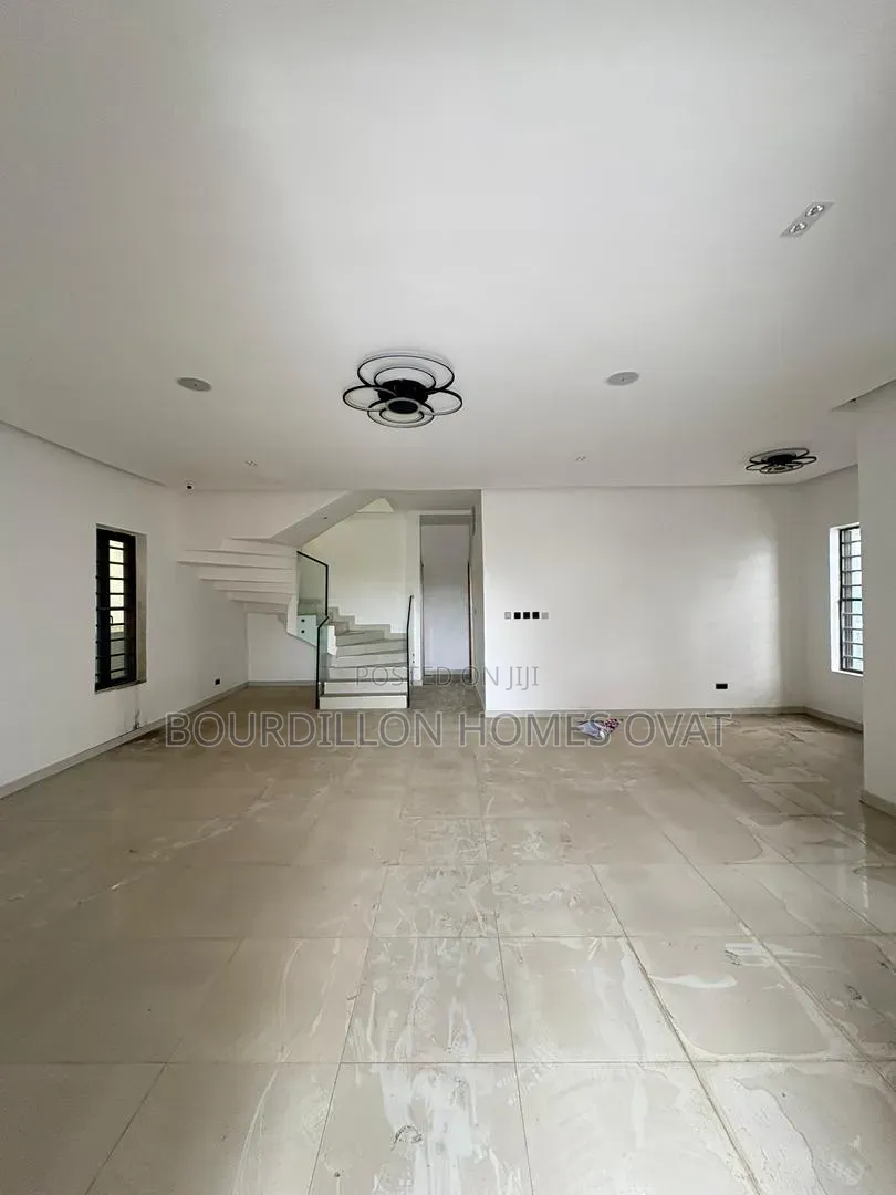 5bdrm Duplex in Harris Drive, Vgc for rent in VGC / Ajah