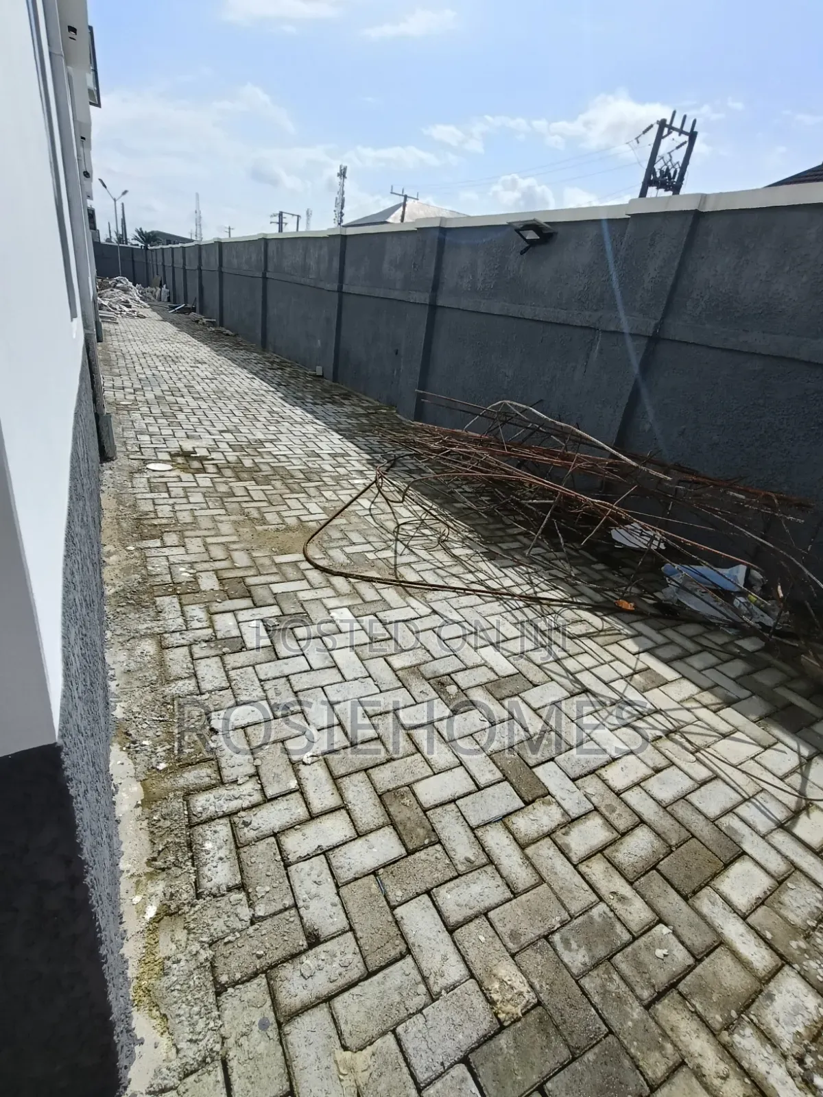 1bdrm Block of Flats in Mobile Raod Ajah for sale in Ado / Ajah