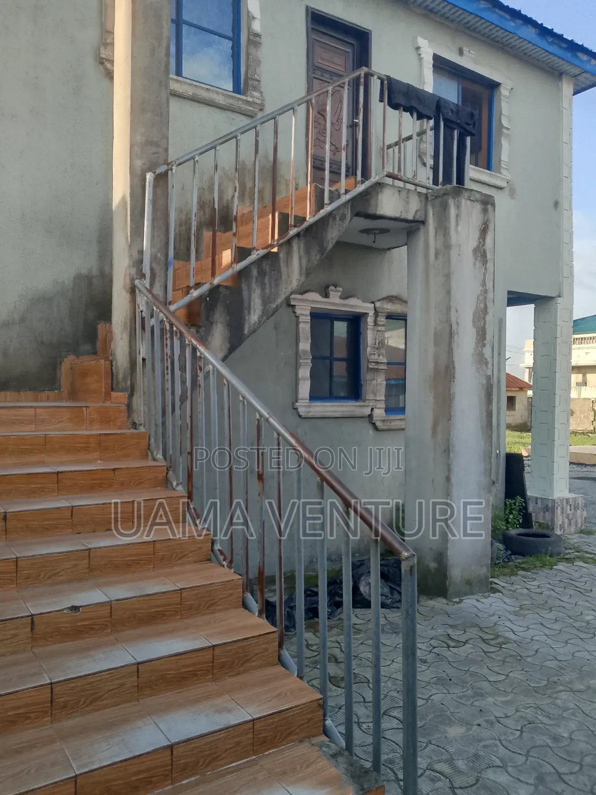4bdrm Flat + Warehouse for Rent in Aiyeteju