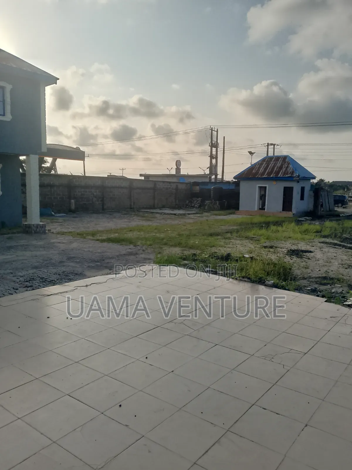 4bdrm Flat + Warehouse for Rent in Aiyeteju