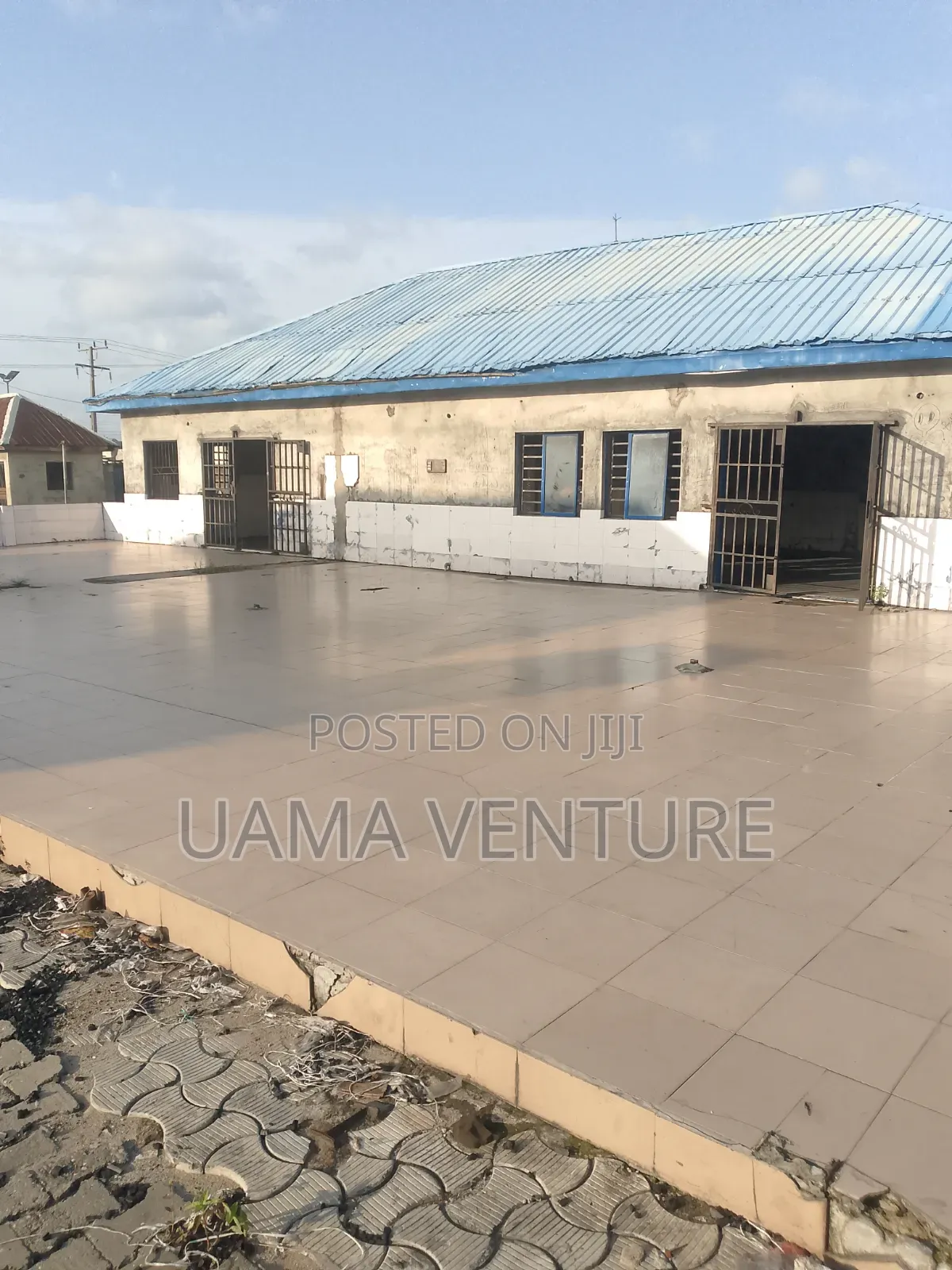 4bdrm Flat + Warehouse for Rent in Aiyeteju