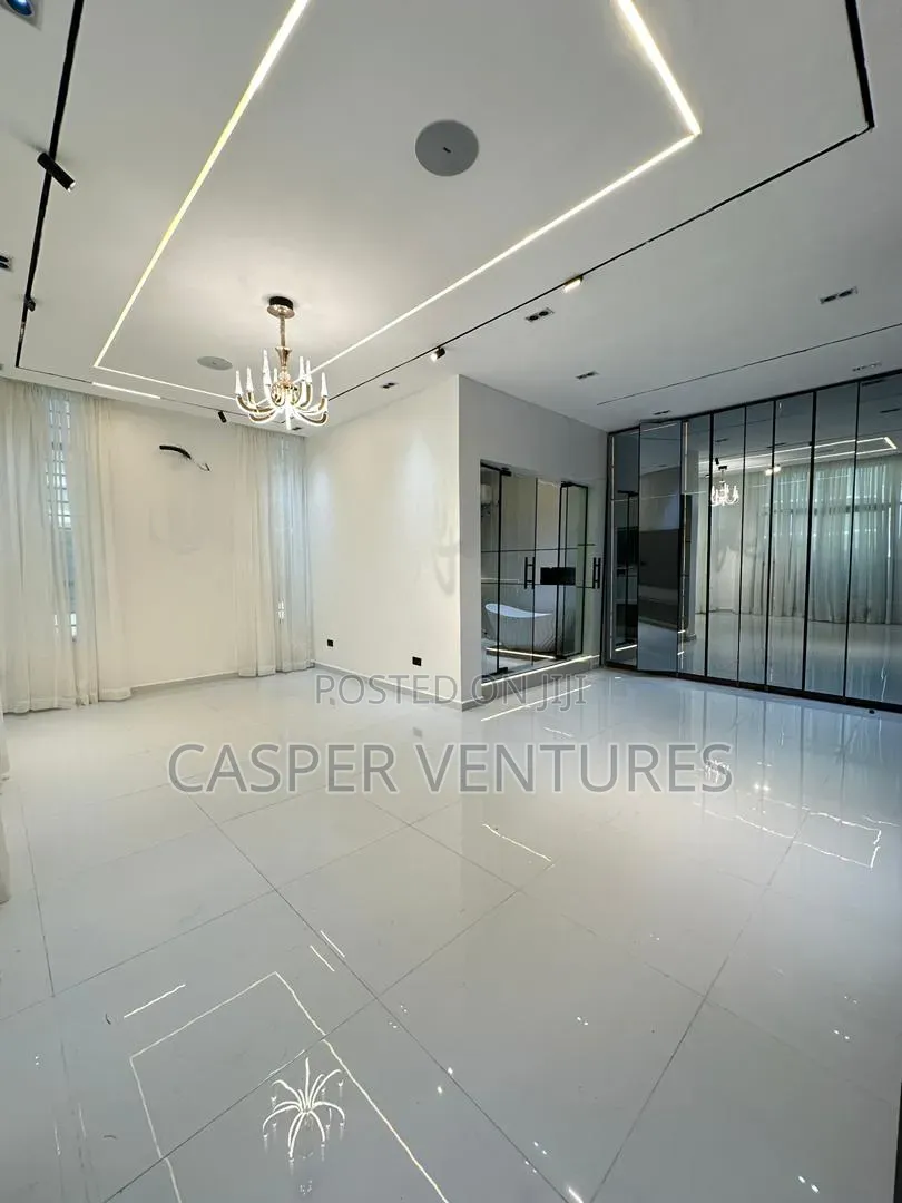 5bdrm Duplex in Chevron for sale in Chevron