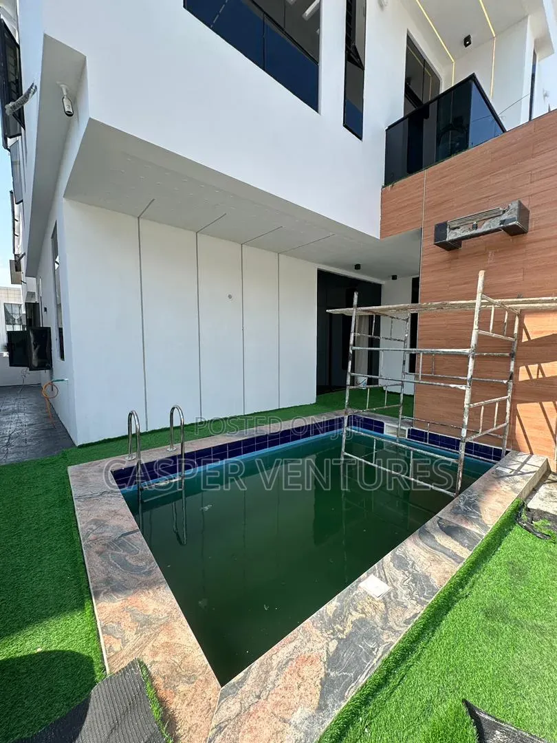 5bdrm Duplex in Chevron for sale in Chevron