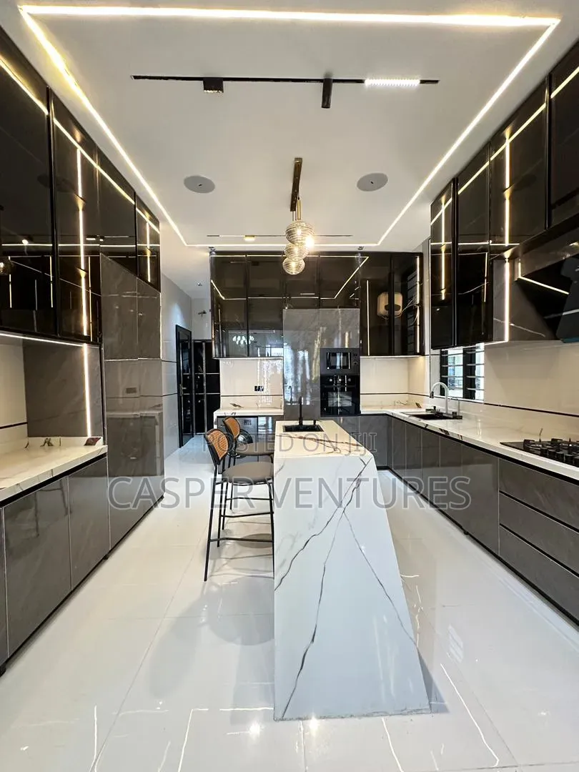 5bdrm Duplex in Chevron Drive for sale in Chevron