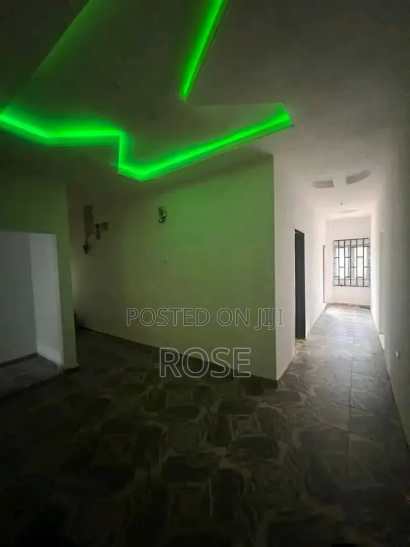 4bdrm Bungalow in Atakpa Estate, Uyo for sale in Uyo