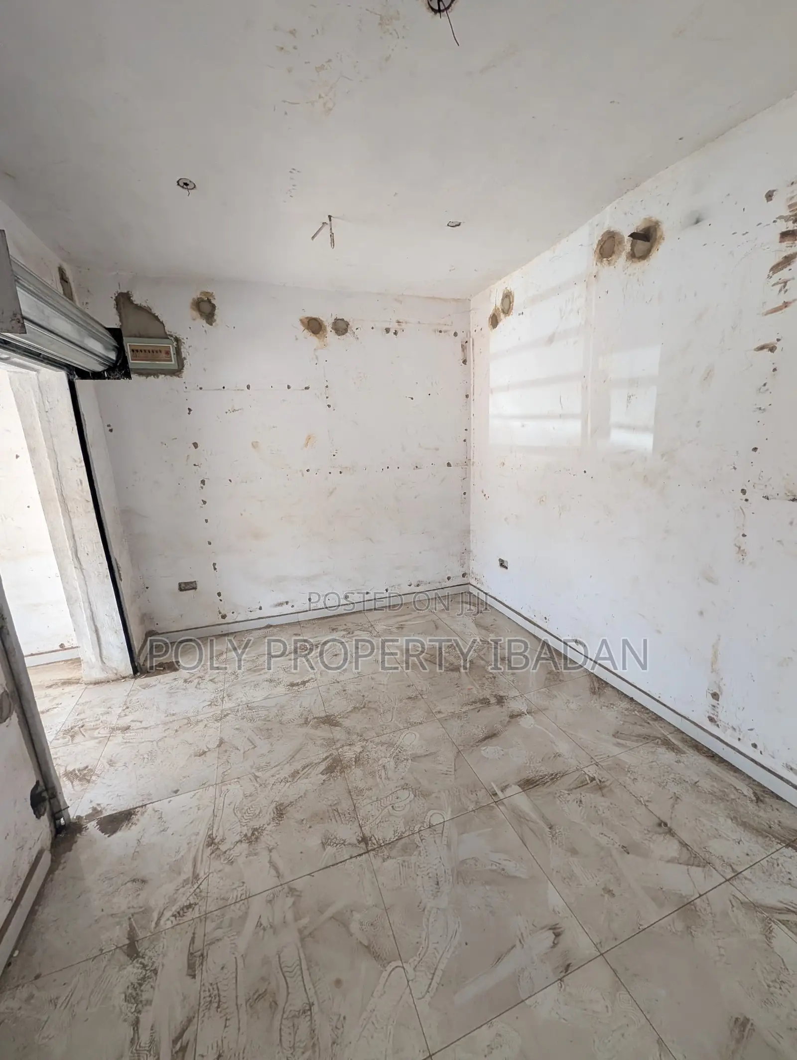 Shop Facing Main Road in Akala Express
