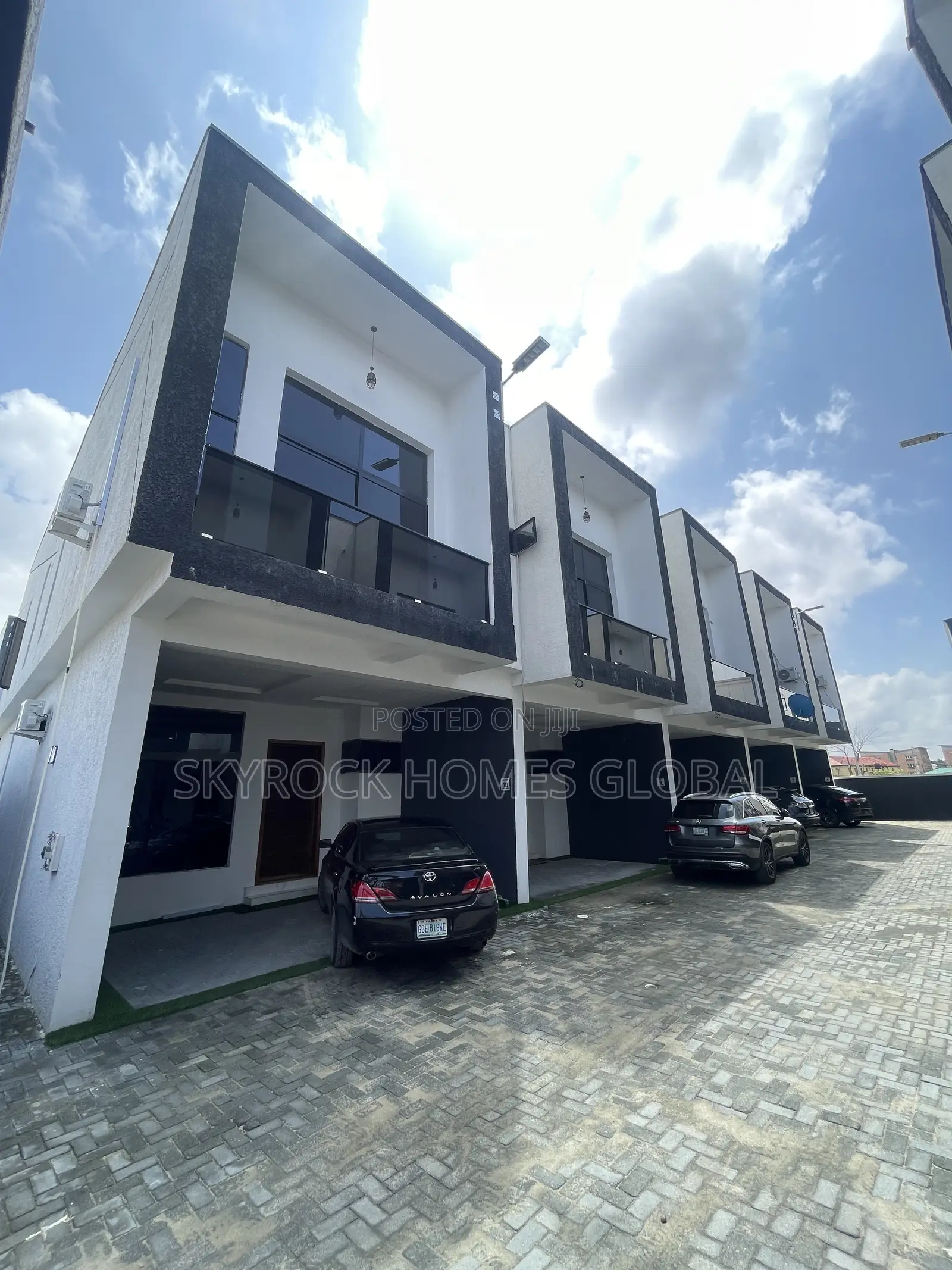 4bdrm Duplex in Ikota for rent in Ikota