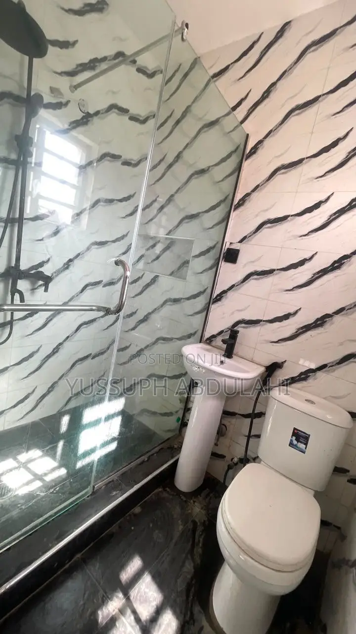 2bdrm Apartment in Yaba for sale in Sabo / Yaba