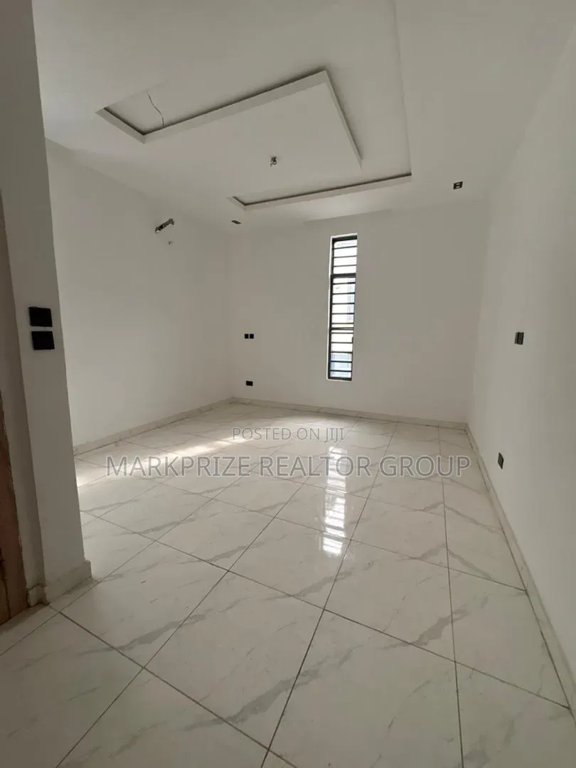 5bdrm Duplex in Chevron Lekki for sale in Chevron