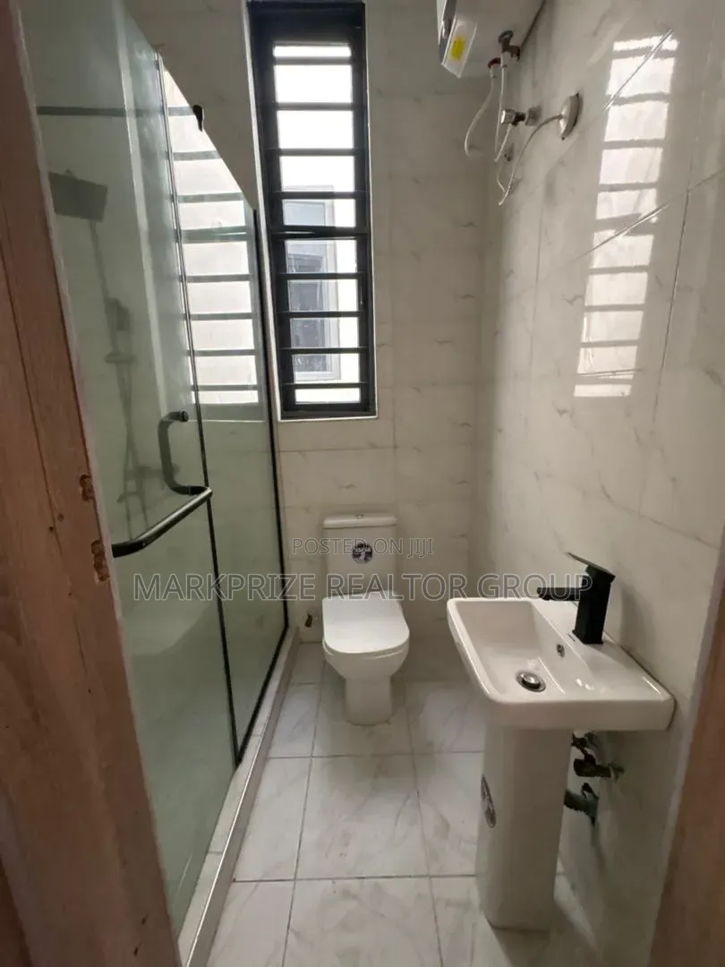 5bdrm Duplex in Chevron Lekki for sale in Chevron