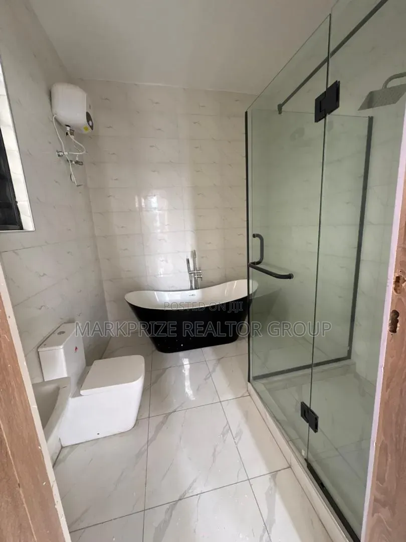 5bdrm Duplex in Chevron Lekki for sale in Chevron