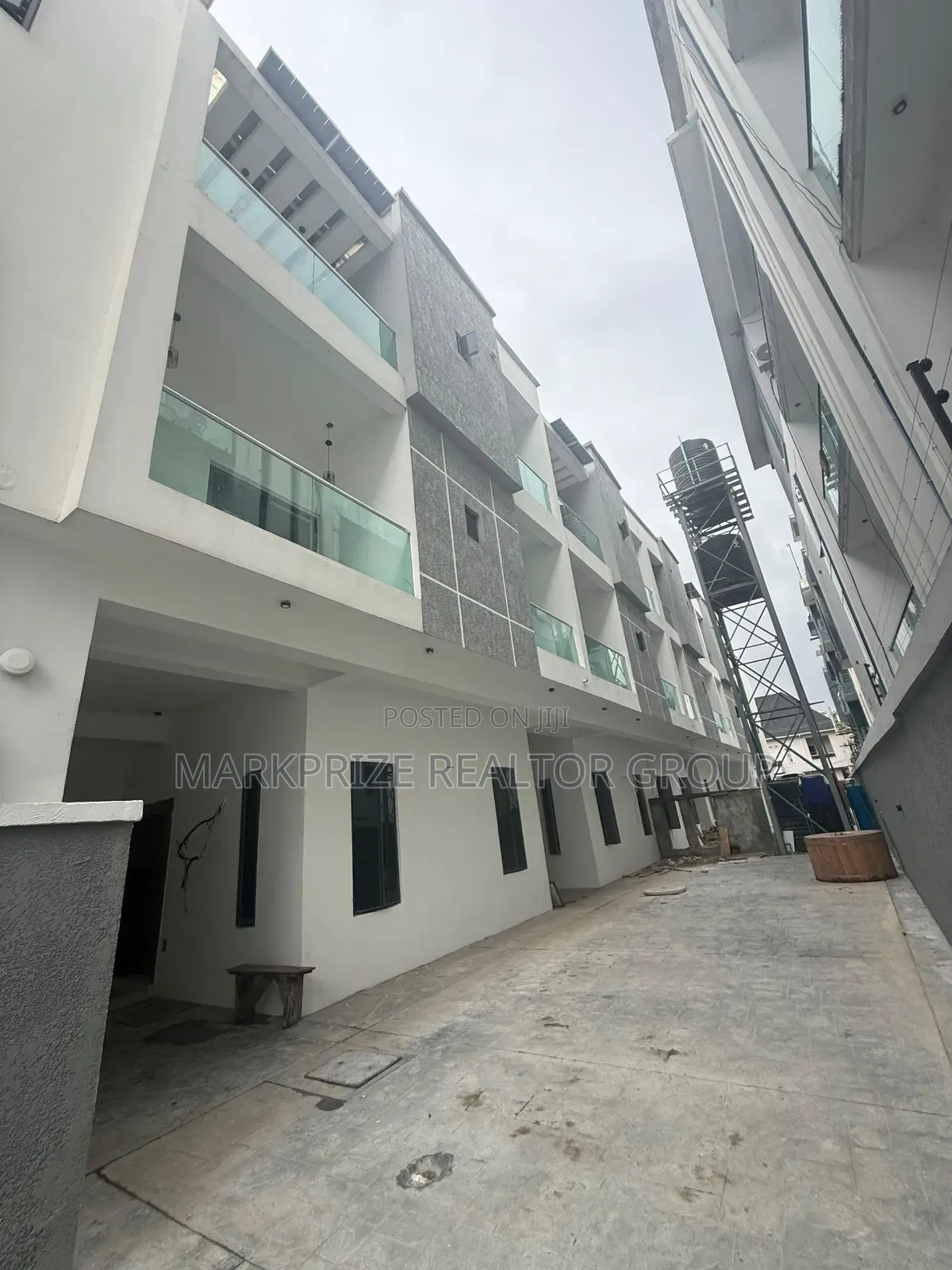 5bdrm Duplex in Ologolo Lekki for sale in Ologolo