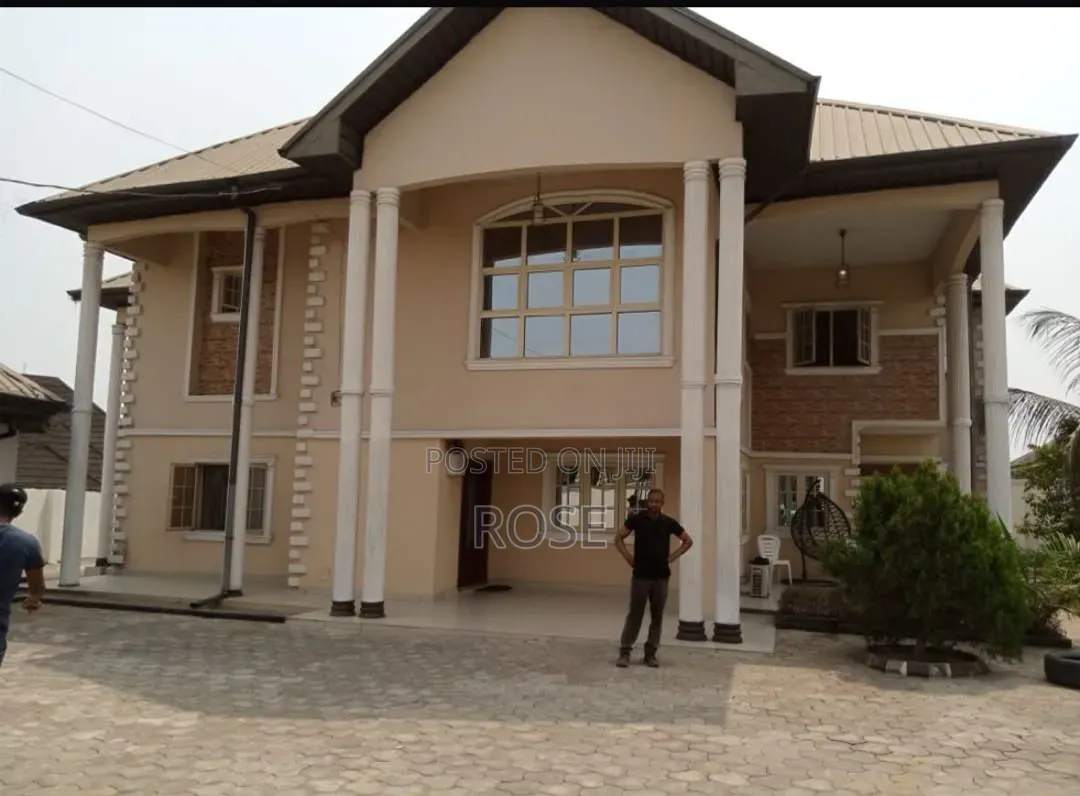 Standard 5 Bedroom for Sale in Uyo