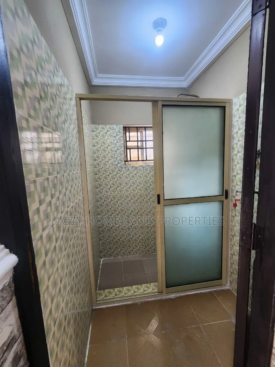 Spacious Room and Parlour for Rent in Chevron