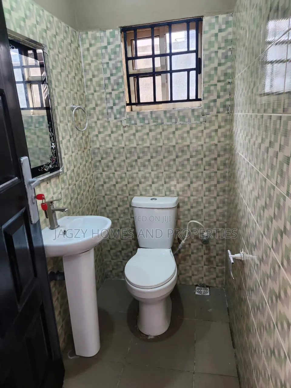 Spacious Room and Parlour for Rent in Chevron