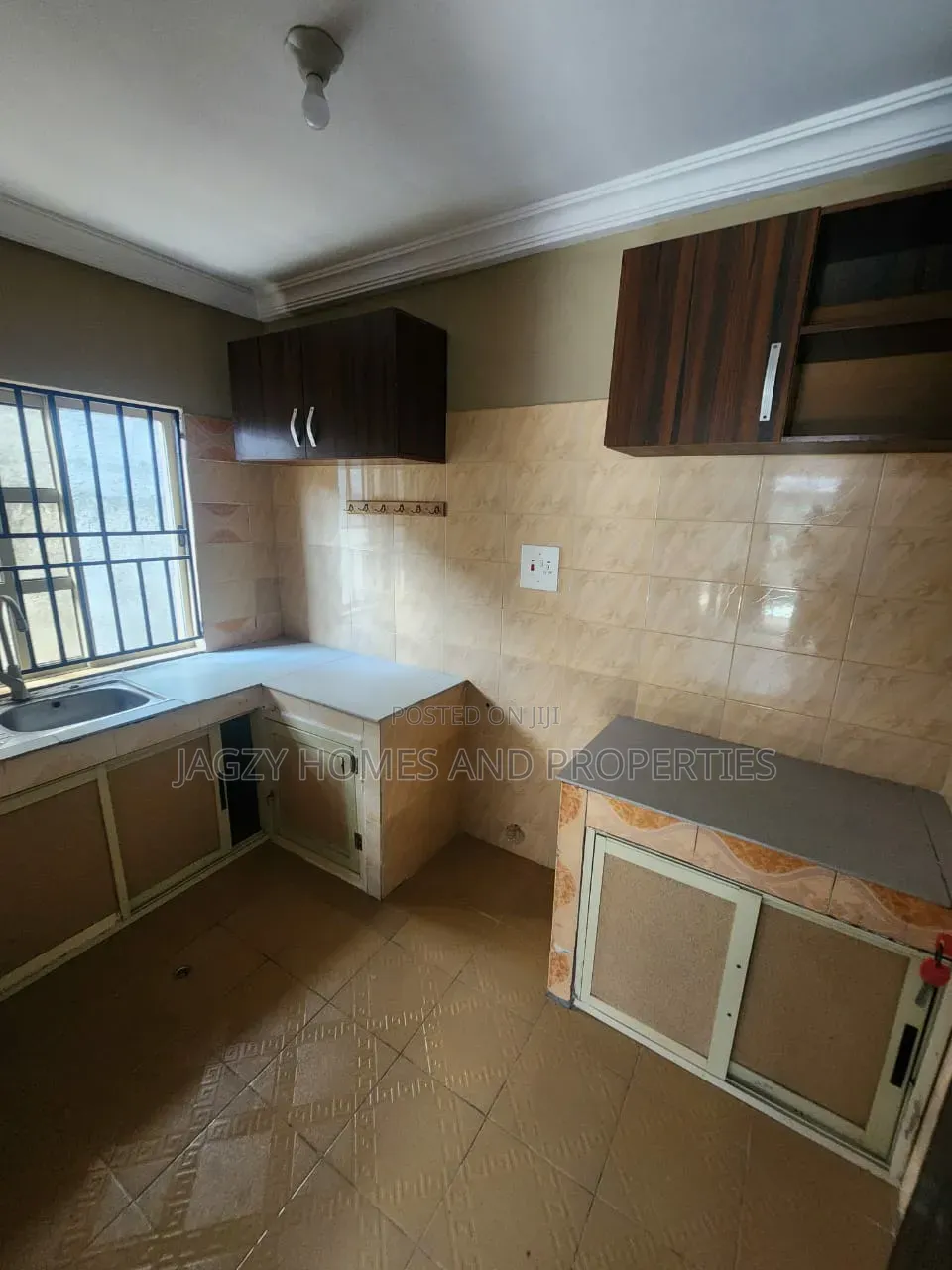 Spacious Room and Parlour for Rent in Chevron