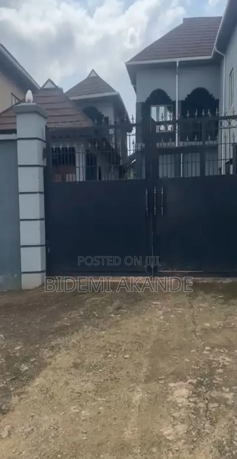 Commercial Warehouse Facing Lagos–Ibadan Expressway, Mowe – ₦300m in Obafemi-Owode